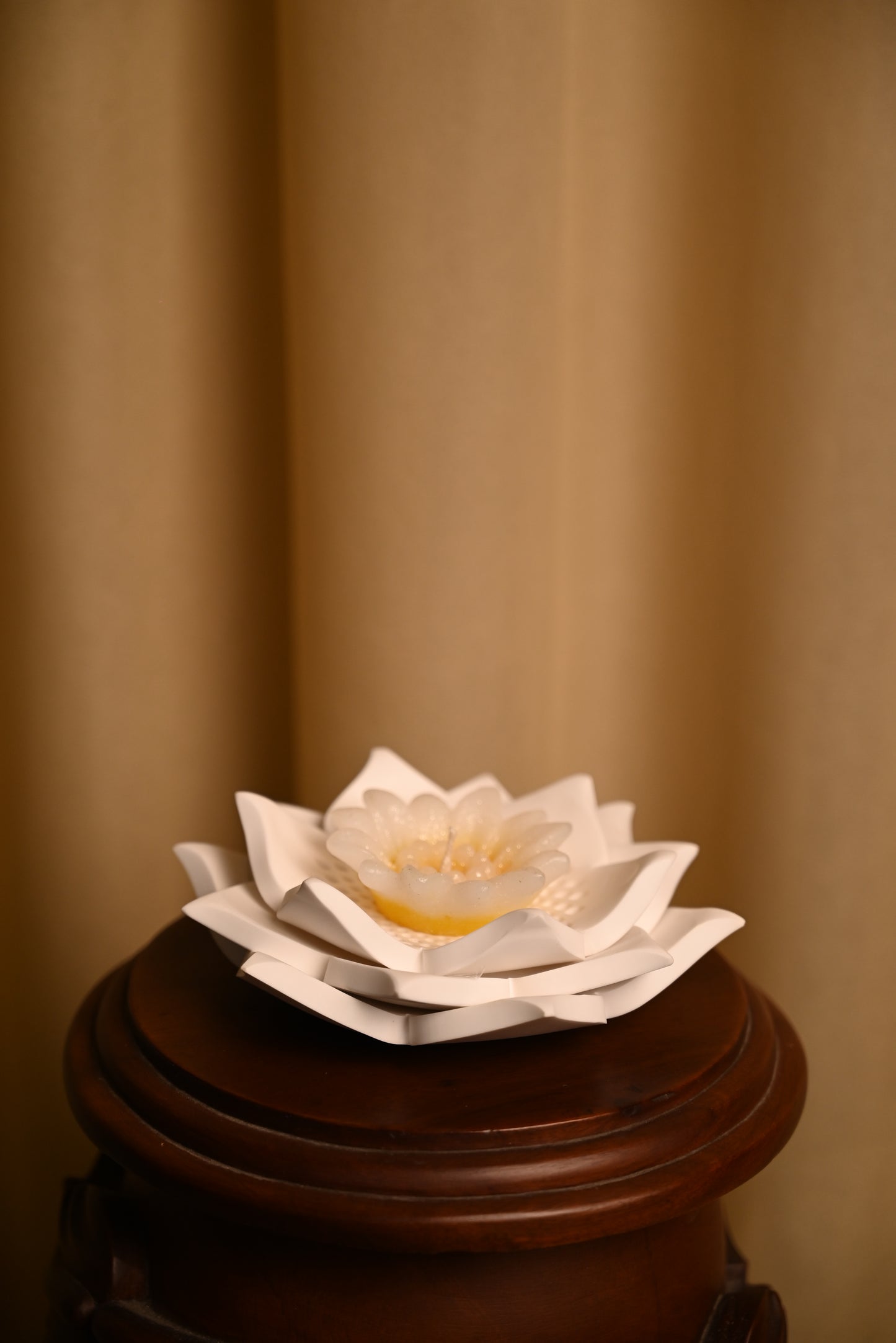 Lotus tealight holder