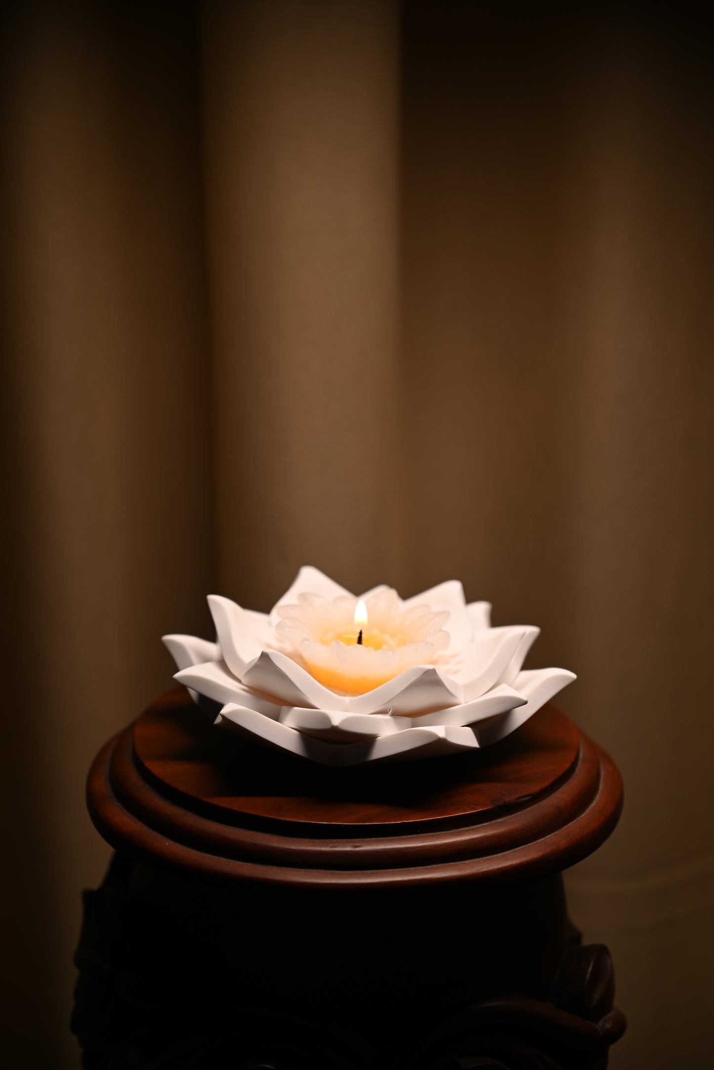 Lotus tealight holder