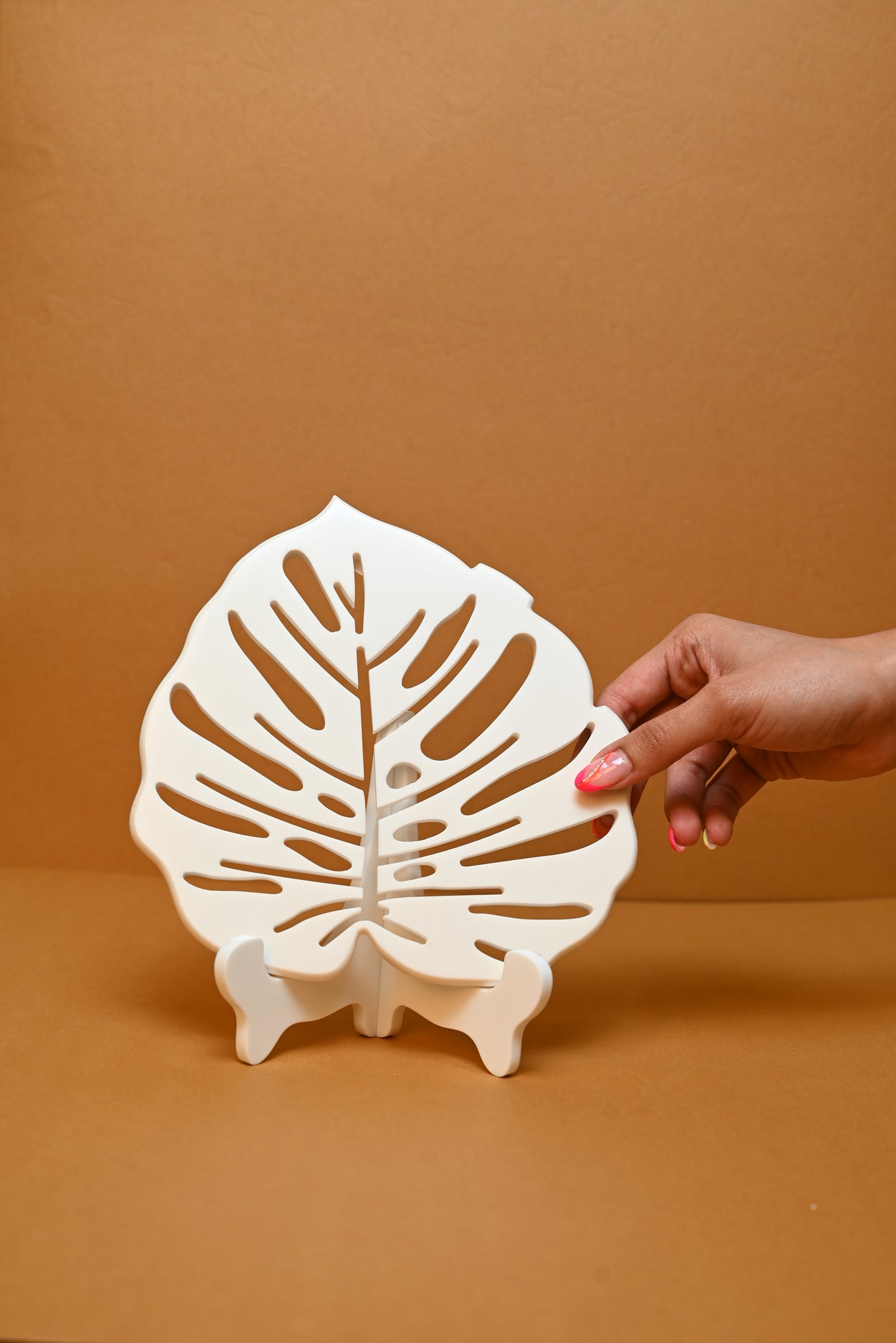 Table art with stand